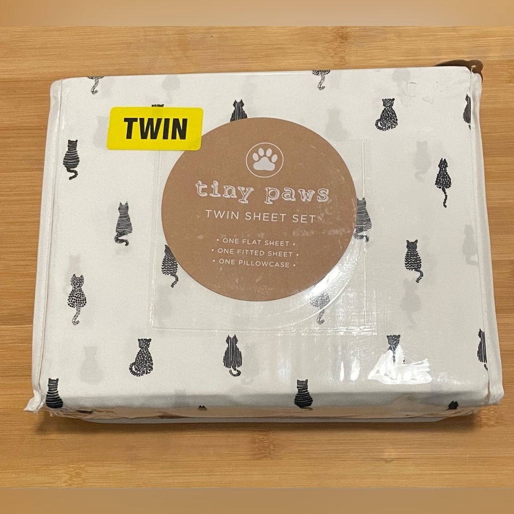 Tiny Paws 🐾 Twin Sheet Set